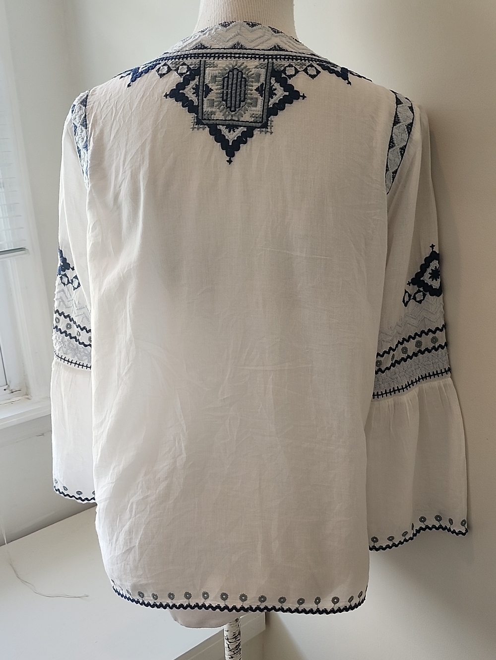 Johnny Was Workshop Simone Embroidered White Blue Flare Sleeve Blouse Small - Picture 5 of 8